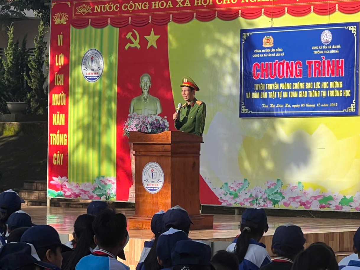 TRƯỜNG THCS LIÊN HÀ TỔ CHỨC THÀNH CÔNG CHƯƠNG TRÌNH "TUYÊN TRUYỀN PHÒNG CHỐNG BẠO LỰC HỌC ĐƯỜNG VÀ ĐẢM BẢO TRẬT TỰ AN TOÀN GIAO THÔNG TẠI TRƯỜNG HỌC"