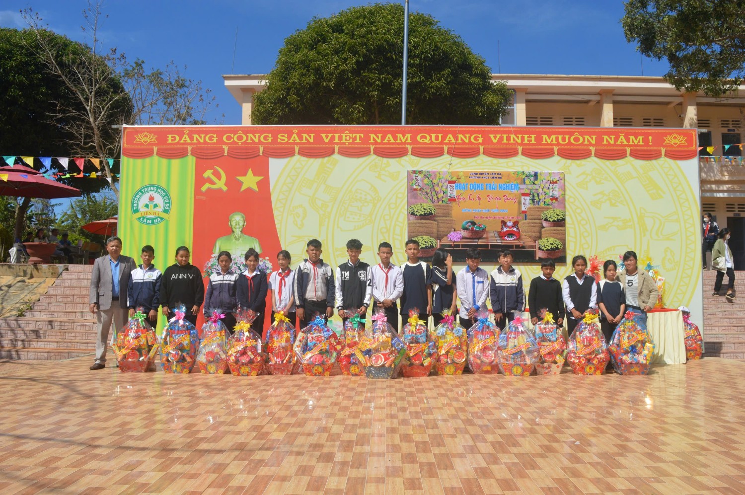 tang-qua-xuan-yeu-thuong.jpg